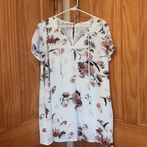 Floral and flowy Umgee top